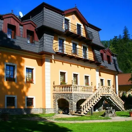 Guest house Kastiel Hanus 3*